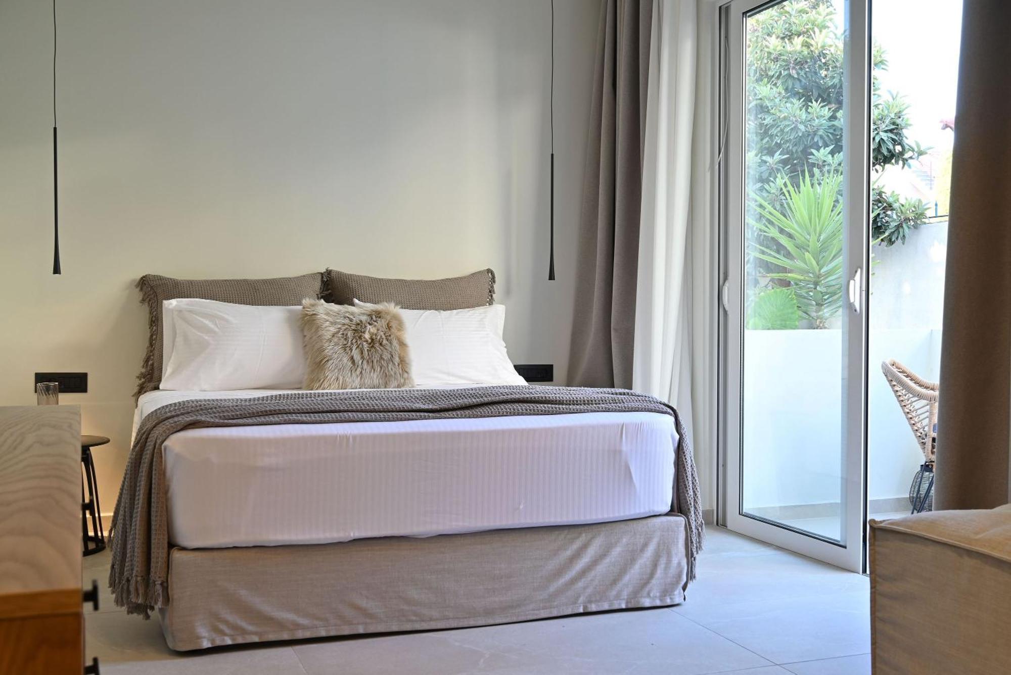 Rhotheon Suites In Ialysos  Extérieur photo