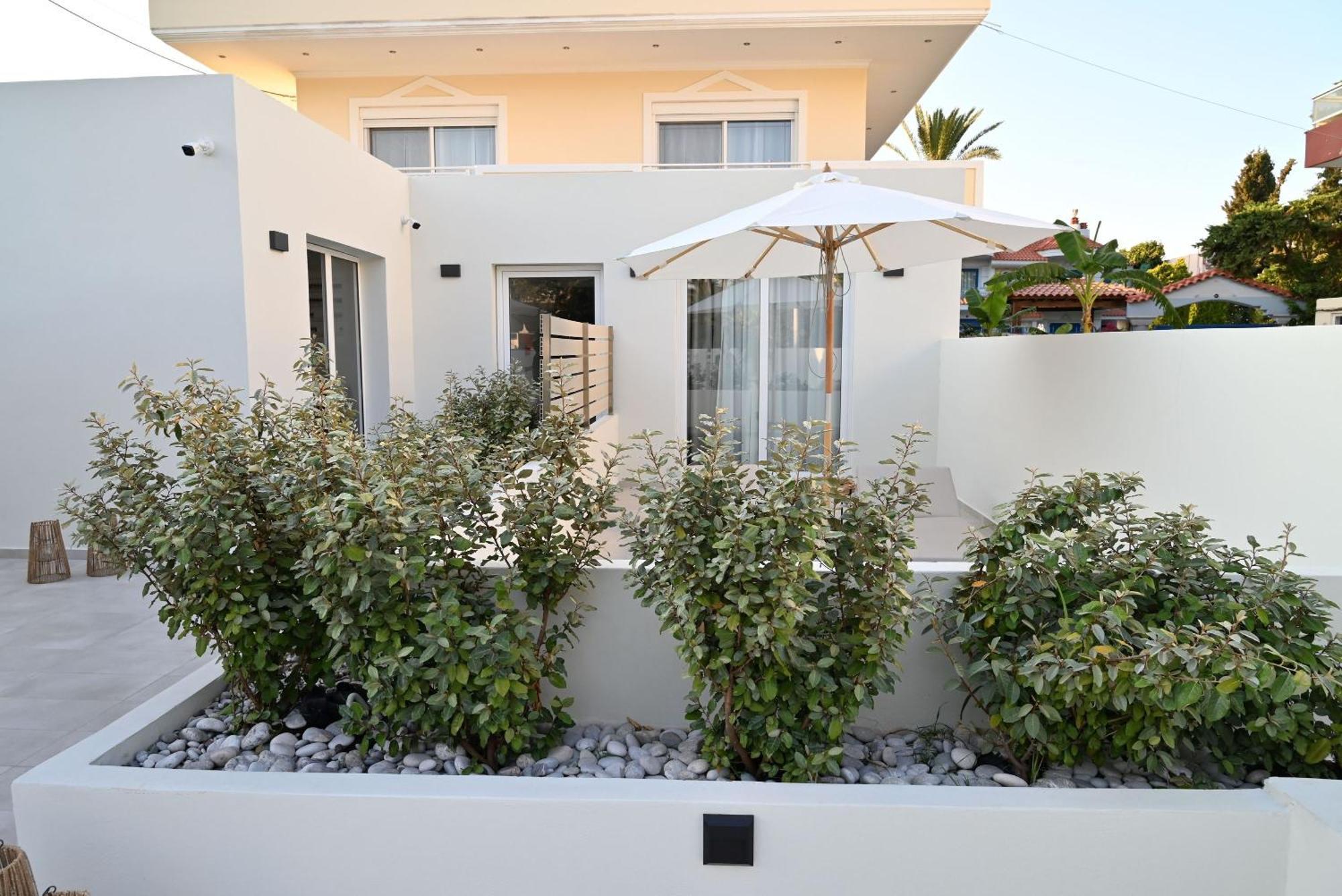 Rhotheon Suites In Ialysos  Extérieur photo